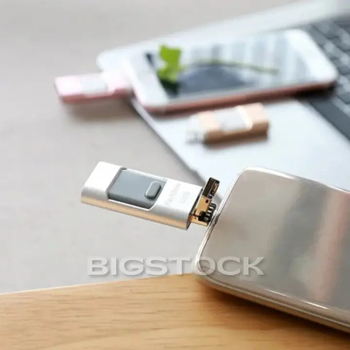 Pen Drive Universal 4 em 1 para Celular™ - IOS, Android, USB e Tipo C